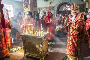Епископ Городецкий и Ветлужский Августин совершил Божественную литургию и панихиду в праздник Радоницы.