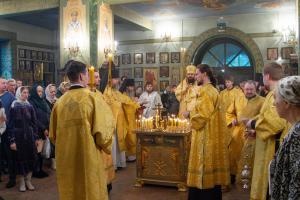 В Неделю 24-ю по Пятидесятнице, епископ Городецкий и Ветлужский Парамон совершил Божественную литургию в Городецком Феодоровском мужском монастыре