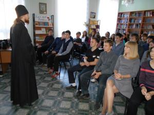 О ценности и смысле жизни. Беседу со школьниками в центральной библиотеке Городца провёл иеромонах Феодоровского монастыря.