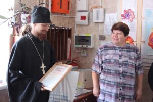 В День учителя иеромонах Александр (Солянкин) побывал в трёх школах Городецкого района и поздравил преподавателей с их профессиональным праздником.