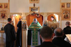 Богослужение в храме Серафима Саровского при ИК-12 в день памяти благоверных Петра и Февронии