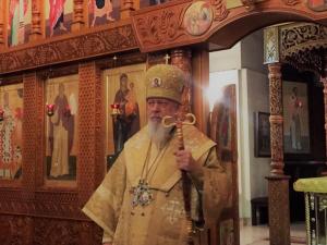 Епископ Августин совершил Божественную литургию в храме Иоанна Богослова города Барнаул и встретился с православной молодежью