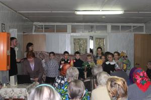 Молодежь МПК «Единство» и дети Семеновской православной гимназии организовали концерт для престарелых и инвалидов