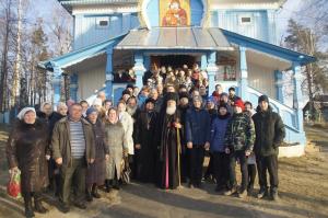 Прихожане из поселка Сухобезводное приняли участие в Архиерейском Богослужении в селе Светлое