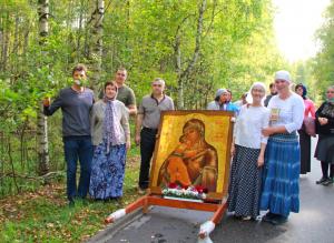 Крестный ход в день Сретения Владимирской иконы Божией Матери в Семеновском благочинии